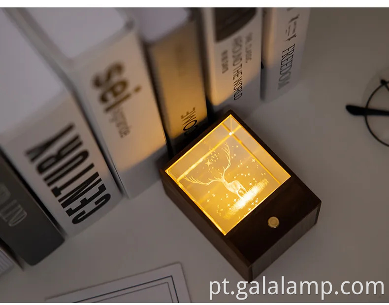 Caixa de luz noturna de madeira encantada com esfera de cristal radiante